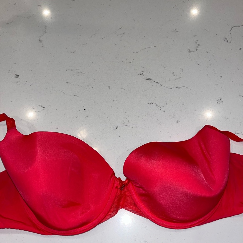 Victoria’s Secret 34 DD lined demi bra for sale ❤️❤️